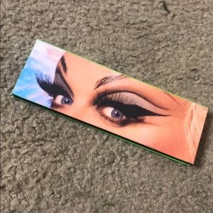 Kat Von D “I Am Divine” Eyeshadow Palette